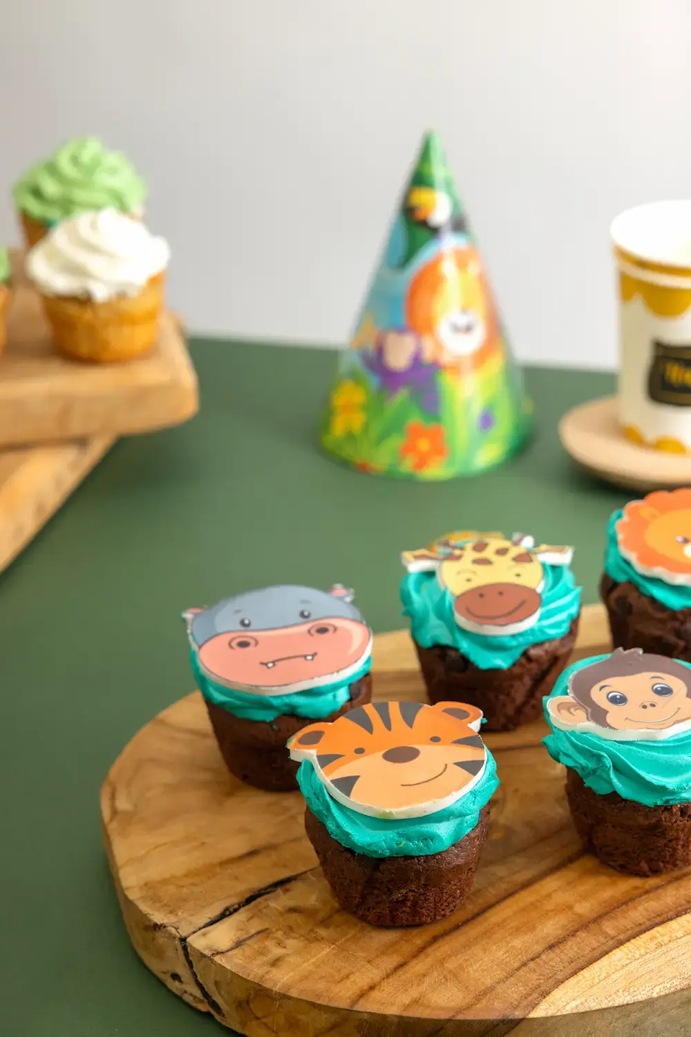 Safari themed party cupcakes